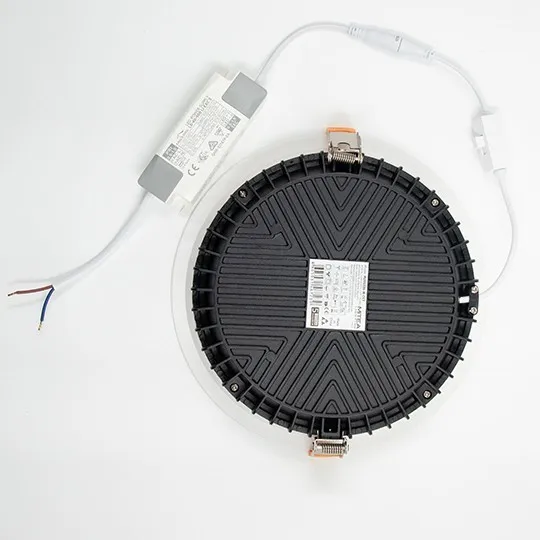 Ugradna LED svetiljka bela 18W 3CCT 3000/4000/6000K IP40 UGR<19 (TC-D21-DLR18) 5Y M205318-W