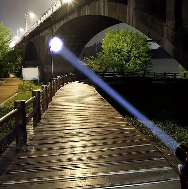 Ručna LED lampa sa WHITE LASER LED tehnologijom PL1143D