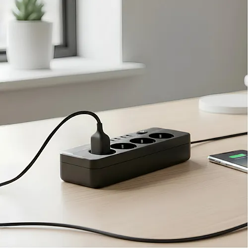 Razvodnik sa 4 mesta 2m 1.5mm2+pr. 4xUSB+tip C NV492U-2/BK