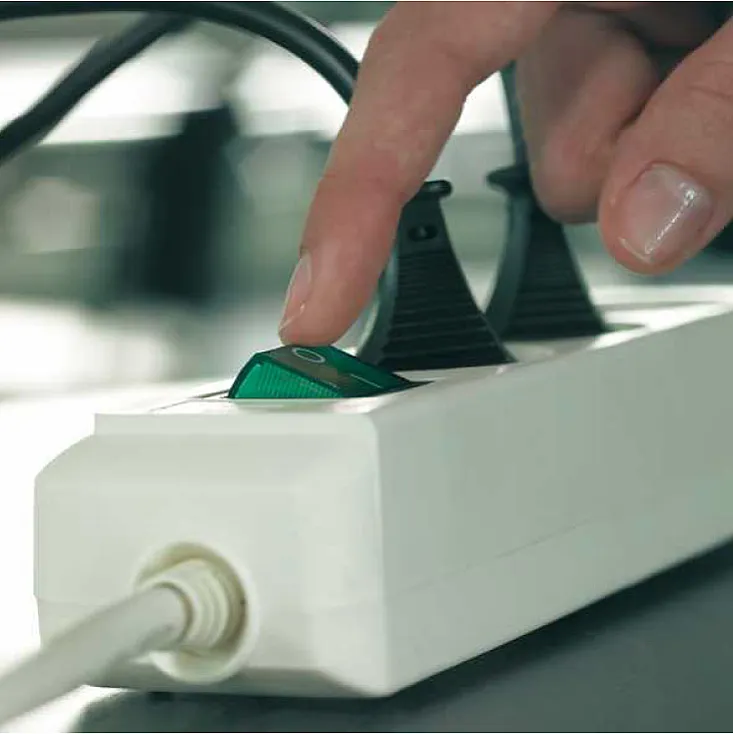 Razvodnik sa 3 mesta 3m 1.5mm2 + prekidač 1152320400b