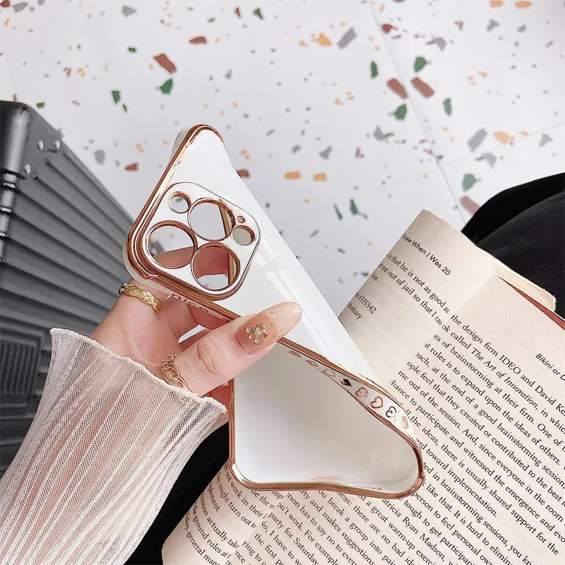 Maska Heart Frame za iPhone 16 Pro roze